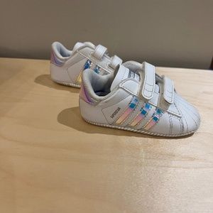 Superstar Crib Sneaker iridescent- 2C